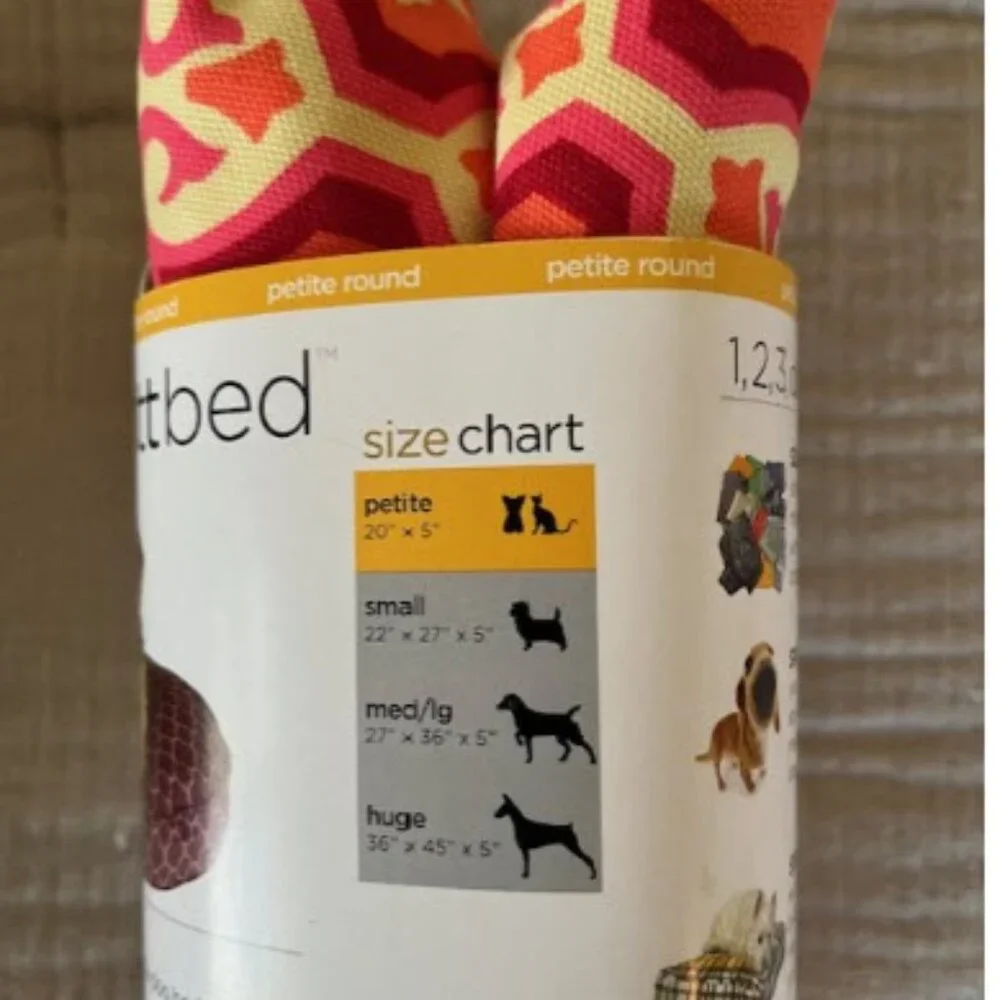 Molly Mutt dog bed cover, petite round, NWT